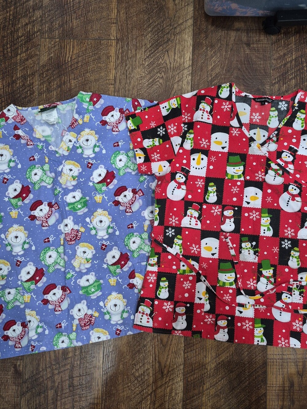 Women's Christmas Snowmen Gifts XL Scrubs Lot Of 2